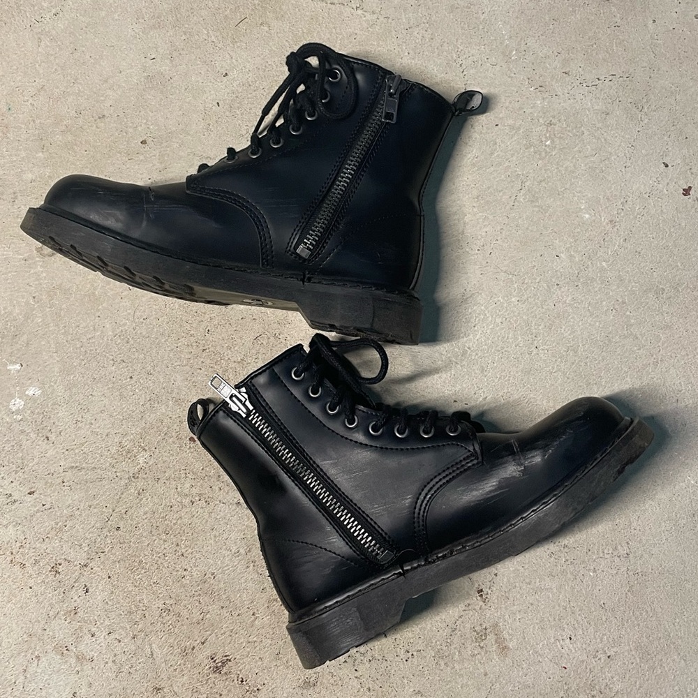 Black Demonia Combat Boots withh zipper